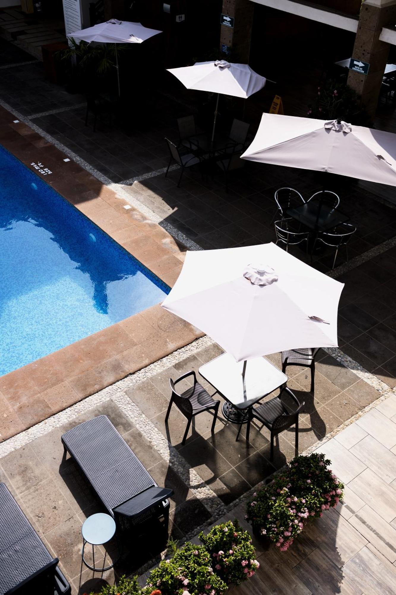 סיודד מדרו Hotel Tres Soles מראה חיצוני תמונה